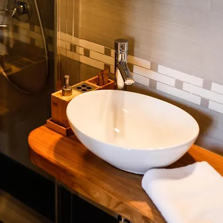 Apartament 111 &