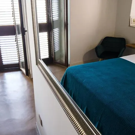 Apartament 111 & *