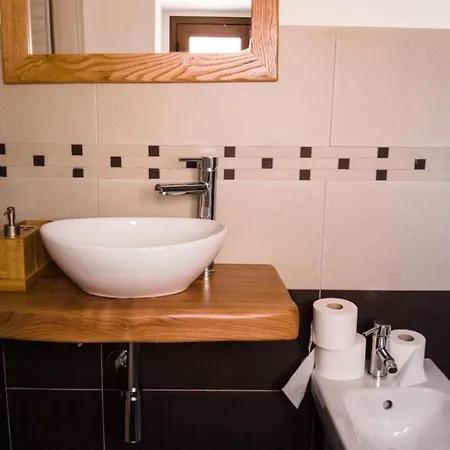 Apartament 111 & *